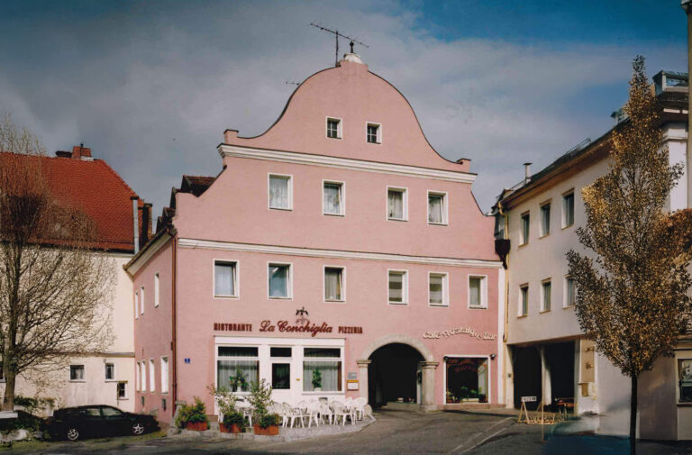 Rot-Kreuz-Platz 5 Gebäude von außen