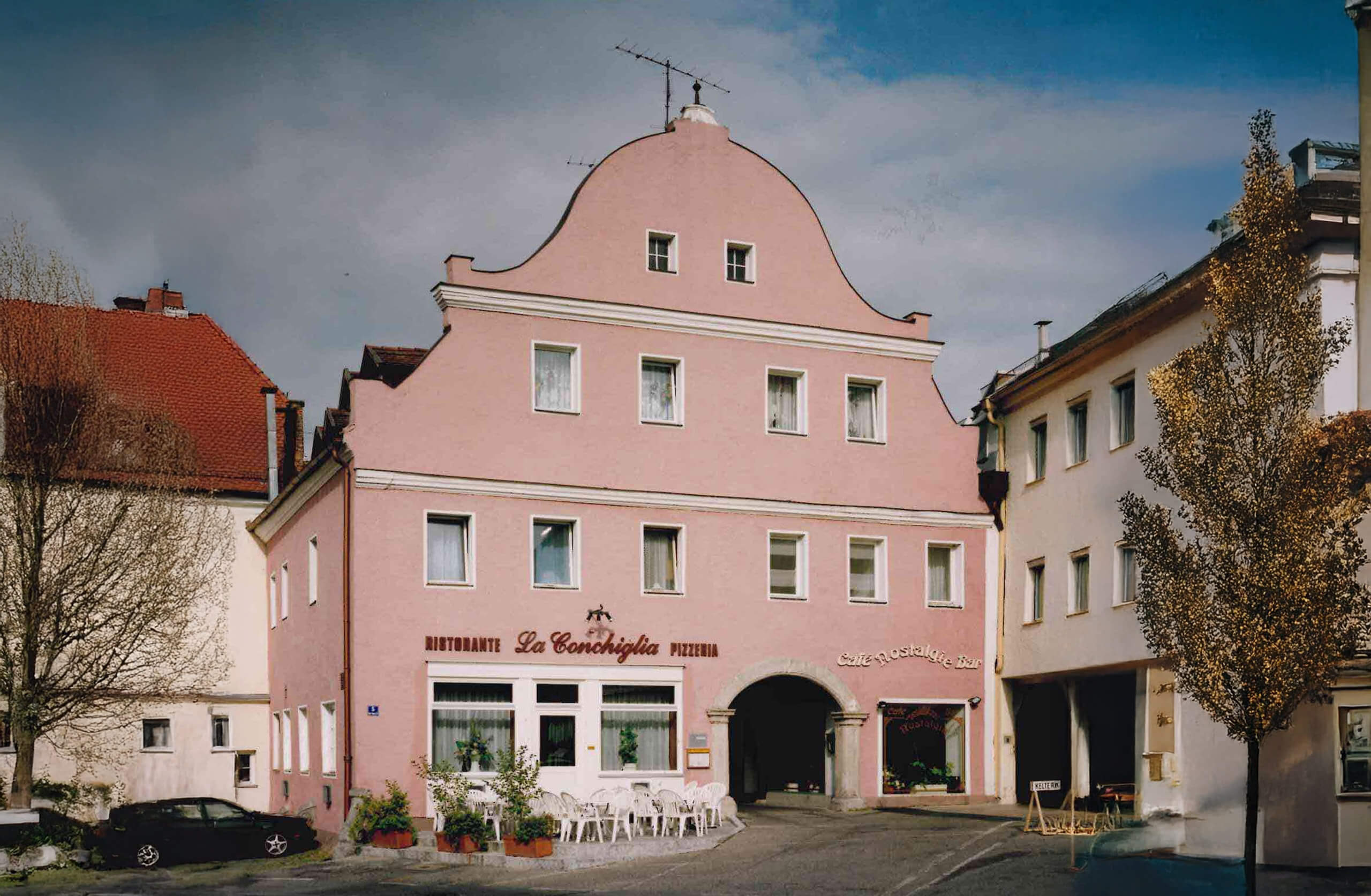 Rot-Kreuz-Platz 5 Gebäude von außen