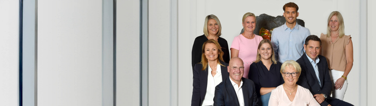 Gruppenfoto der Geschäftsführung und Mitarbeiter der Winter Immobilien-Gruppe